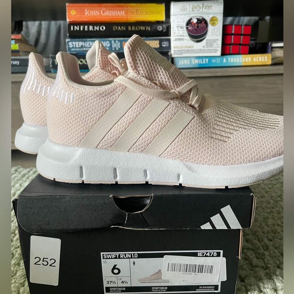 Adidas Women's Swift Run Sneakers - Pink Size 6